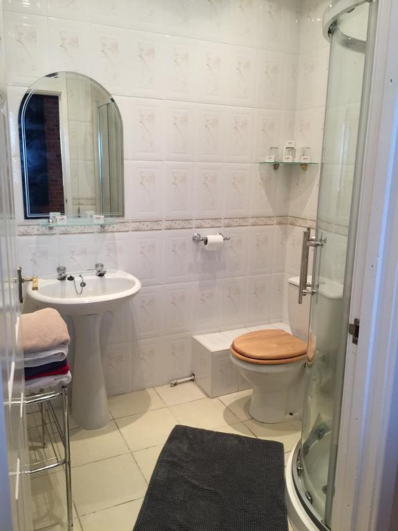 Lakeland Guest House Pembroke Dock Ngoại thất bức ảnh