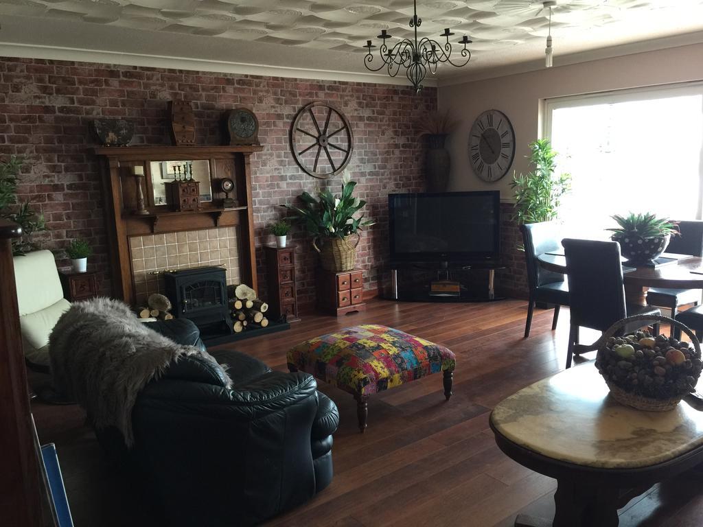 Lakeland Guest House Pembroke Dock Ngoại thất bức ảnh