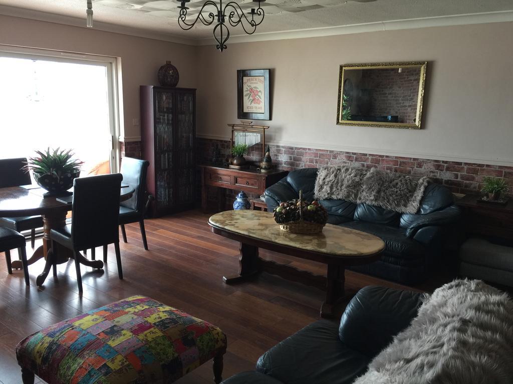 Lakeland Guest House Pembroke Dock Ngoại thất bức ảnh
